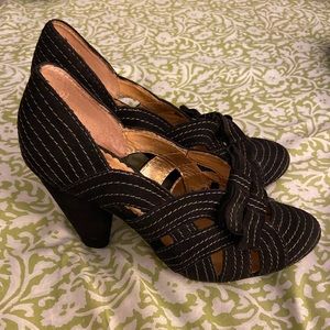 Anthropologie Seychelles Sweeping Stitch Heels